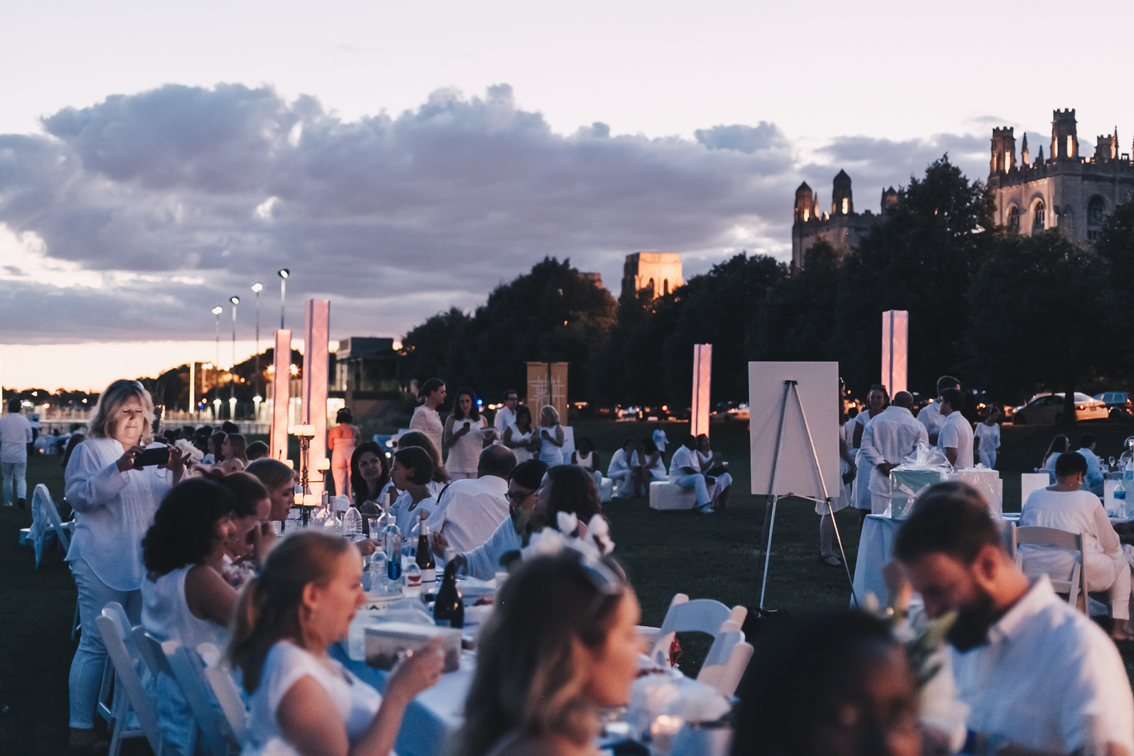 NoMad Luxuries Chicago In White Event in Chicago Dusk and a perfect summer evening