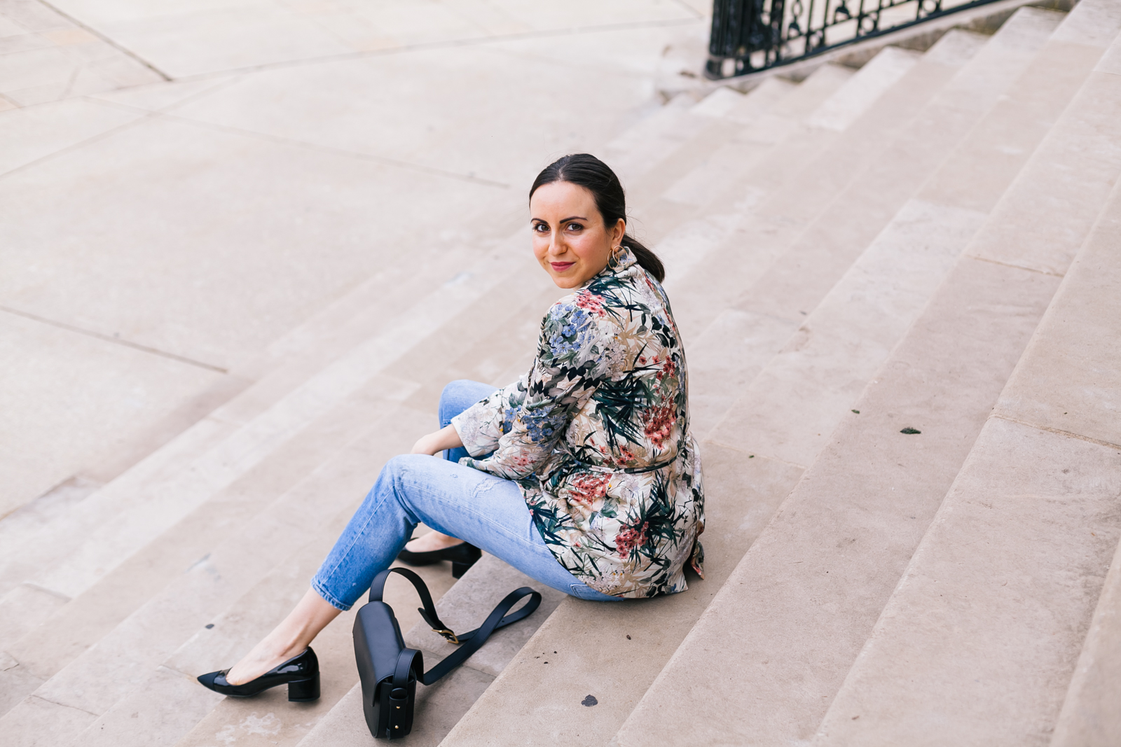 Yana Frigelis of NoMad Luxuries wearing a floral blazer from Zara with boyfriends jeans and black accessories for Spring 