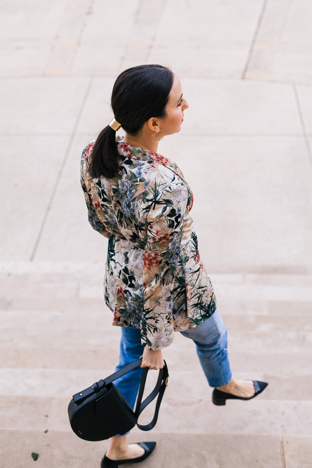 Yana Frigelis of NoMad Luxuries wearing a floral blazer from Zara with boyfriends jeans and black accessories for Spring 