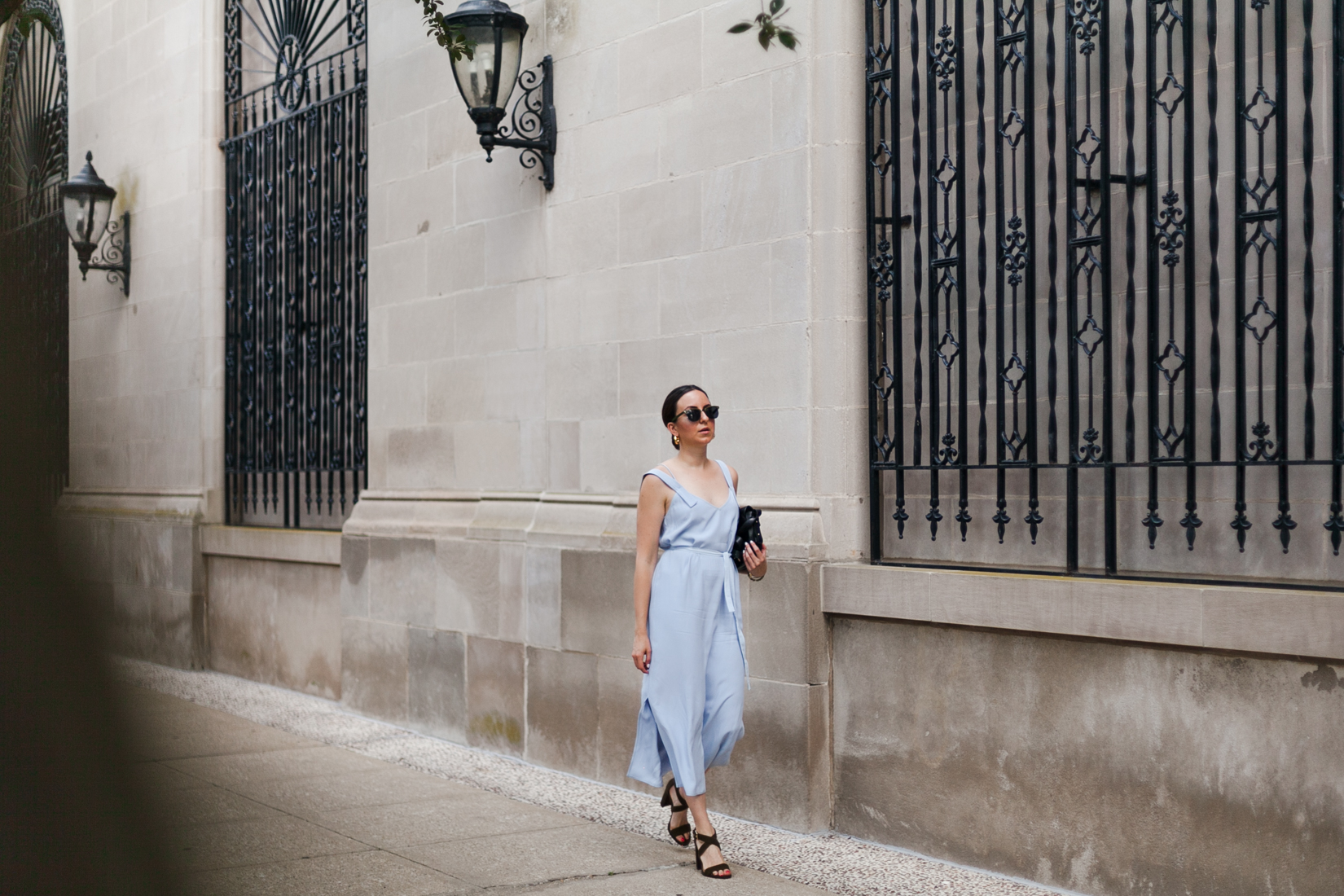 Yana Frigelis of NoMad Luxuries wearing a powder blue topshop dress and olive green suede sandals to an end of summer wedding 