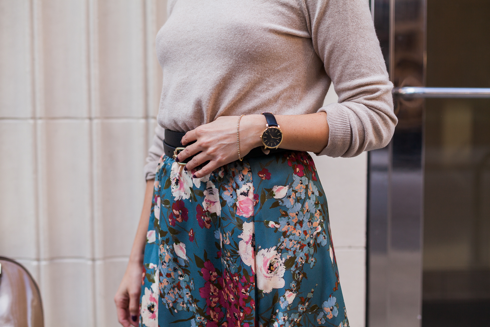 Yana Frigelis of NoMad Luxuries wearing a floral midi skirt with a neutral sweater for a Thanksgiving get together 