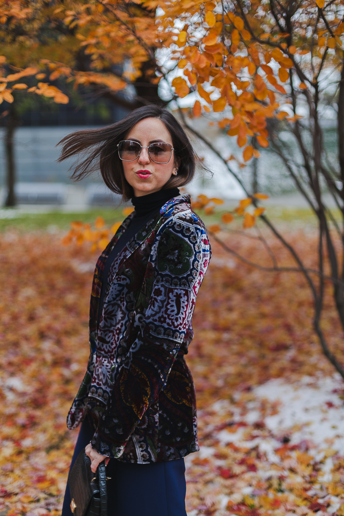 Yana Frigelis of NoMad Luxuries wearinga velvet paisley blazer, high-waisted navy pants for Thanksgiving with a 70's vibe in Chicago