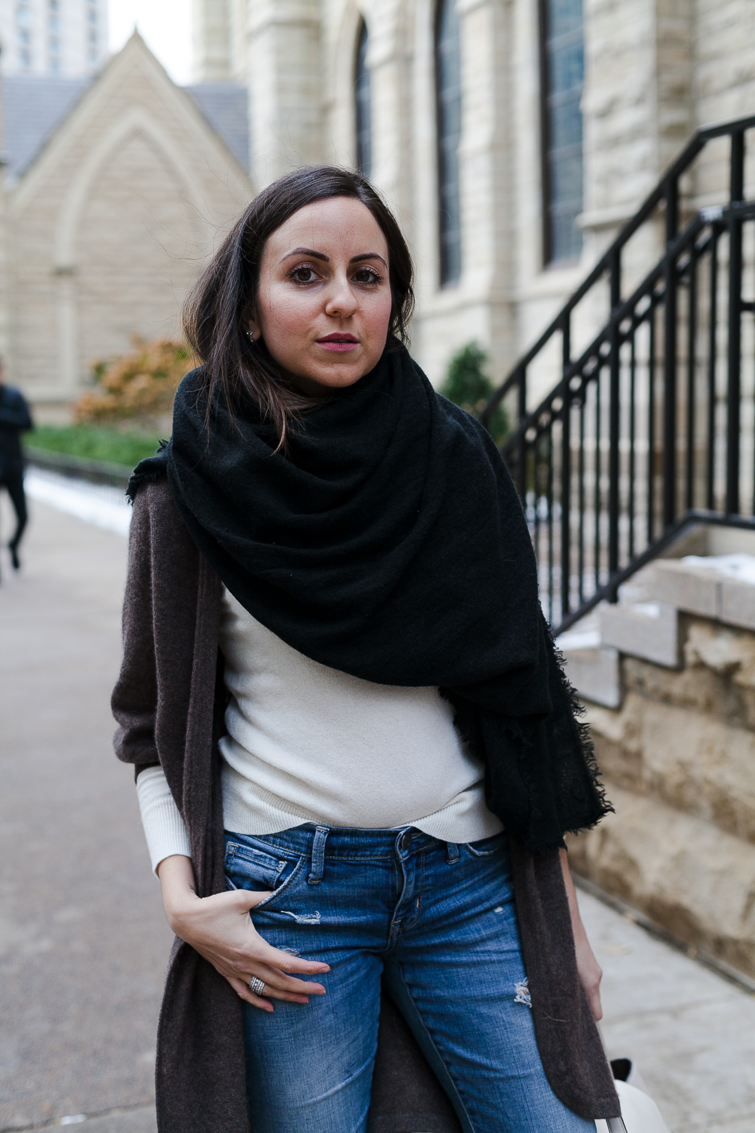 Yana Frigelis of NoMad Luxuries wearing a neutral look with ripped jeans and snake skin booties for Fall in Chicago