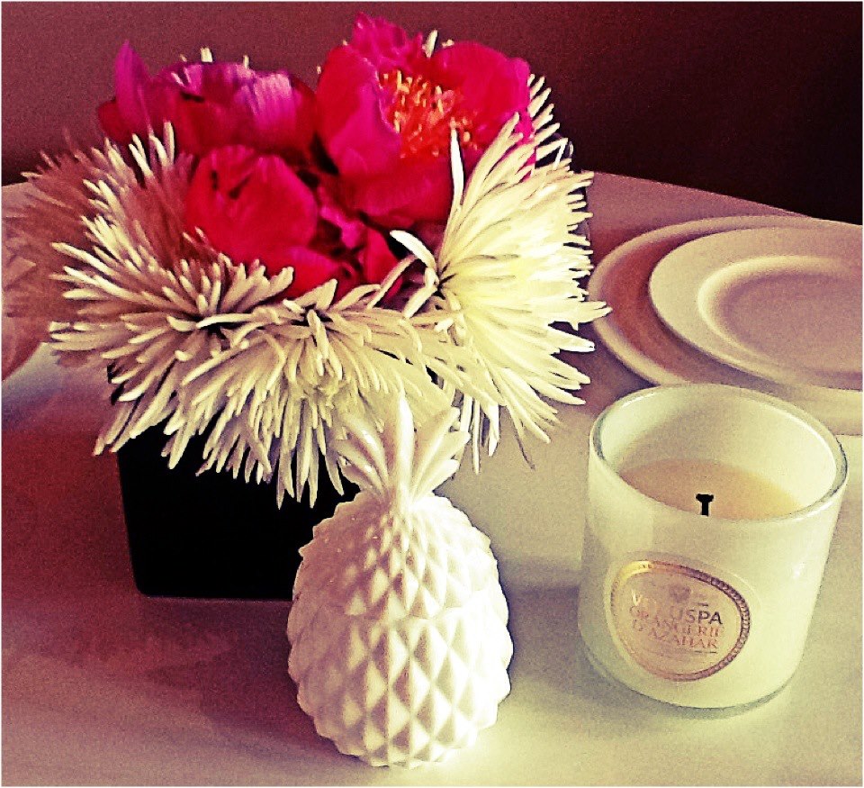 Nomad Luxuries photo displaying pineapple centerpiece. 